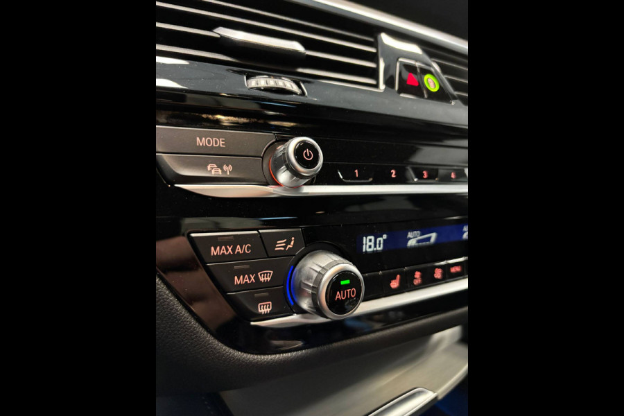 BMW 5 Serie Touring 530e xDrive Business Edition. M Sport Hybrid 292PK Carbonschwarz Pano dak Head up Display  Co Pilot Adaptive Suspension Laser Lights