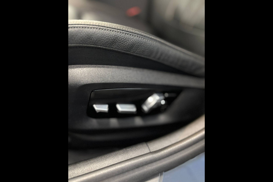 BMW 5 Serie Touring 530e xDrive Business Edition. M Sport Hybrid 292PK Carbonschwarz Pano dak Head up Display  Co Pilot Adaptive Suspension Laser Lights