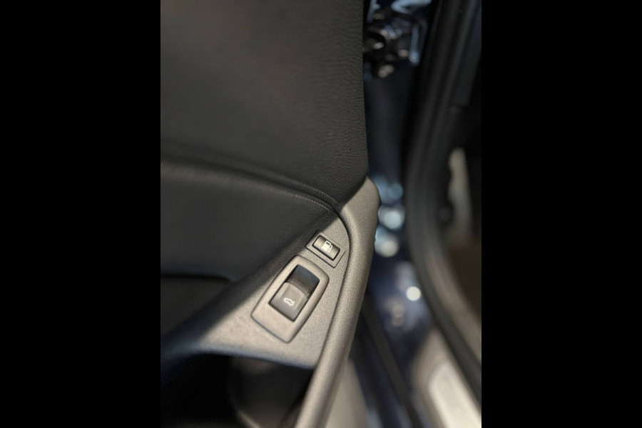 BMW 5 Serie Touring 530e xDrive Business Edition. M Sport Hybrid 292PK Carbonschwarz Pano dak Head up Display  Co Pilot Adaptive Suspension Laser Lights