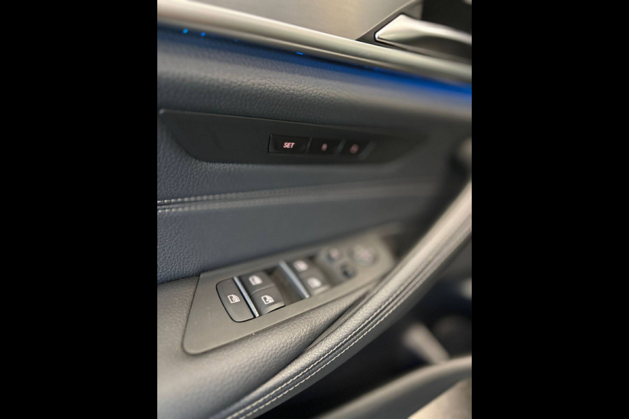 BMW 5 Serie Touring 530e xDrive Business Edition. M Sport Hybrid 292PK Carbonschwarz Pano dak Head up Display  Co Pilot Adaptive Suspension Laser Lights