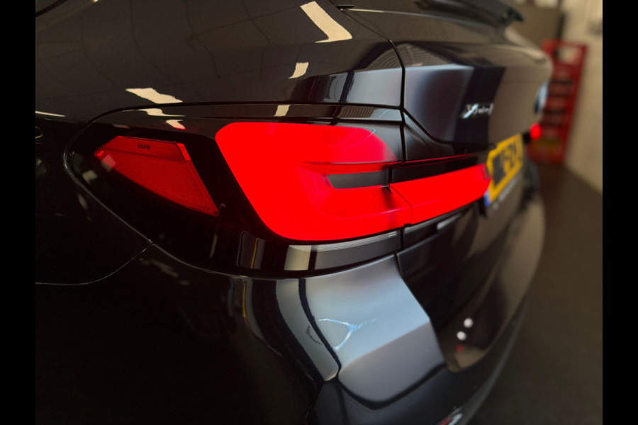 BMW 5 Serie Touring 530e xDrive Business Edition. M Sport Hybrid 292PK Carbonschwarz Pano dak Head up Display  Co Pilot Adaptive Suspension Laser Lights