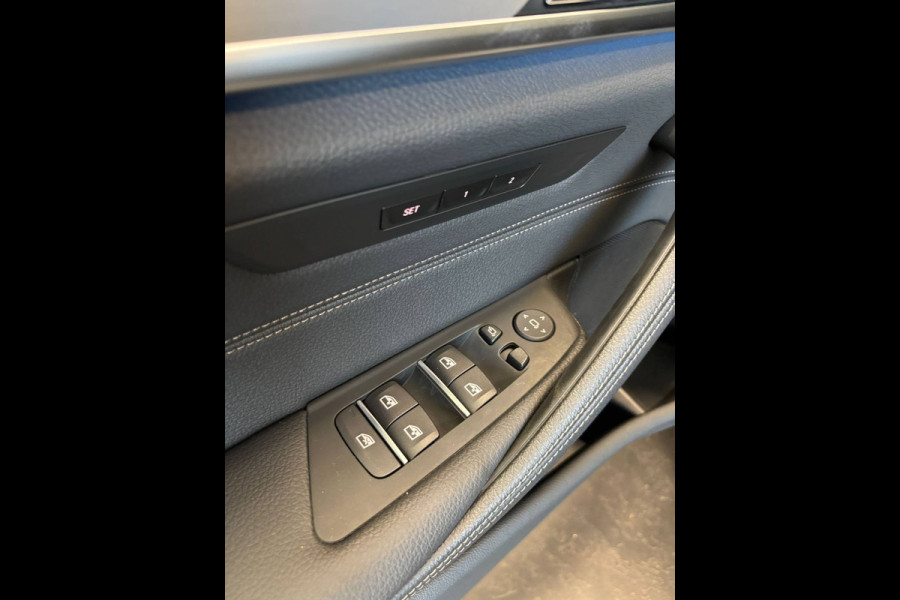 BMW 5 Serie Touring 530e xDrive Business Edition. M Sport Hybrid 292PK Carbonschwarz Pano dak Head up Display  Co Pilot Adaptive Suspension Laser Lights