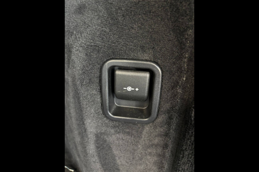 BMW 5 Serie Touring 530e xDrive Business Edition. M Sport Hybrid 292PK Carbonschwarz Pano dak Head up Display  Co Pilot Adaptive Suspension Laser Lights