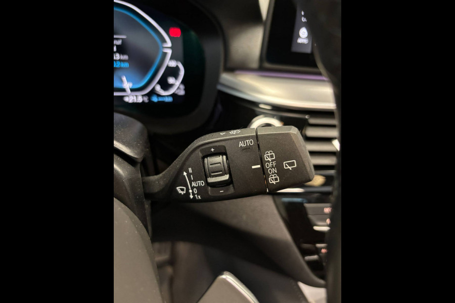BMW 5 Serie Touring 530e xDrive Business Edition. M Sport Hybrid 292PK Carbonschwarz Pano dak Head up Display  Co Pilot Adaptive Suspension Laser Lights