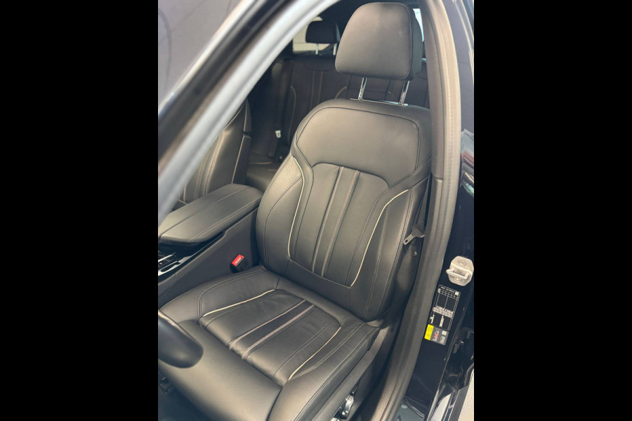 BMW 5 Serie Touring 530e xDrive Business Edition. M Sport Hybrid 292PK Carbonschwarz Pano dak Head up Display  Co Pilot Adaptive Suspension Laser Lights