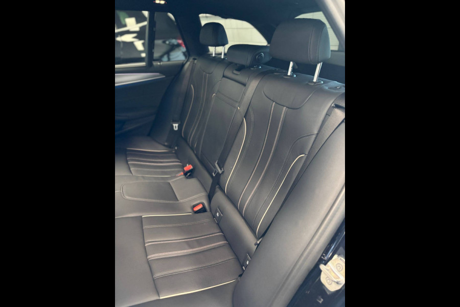 BMW 5 Serie Touring 530e xDrive Business Edition. M Sport Hybrid 292PK Carbonschwarz Pano dak Head up Display  Co Pilot Adaptive Suspension Laser Lights