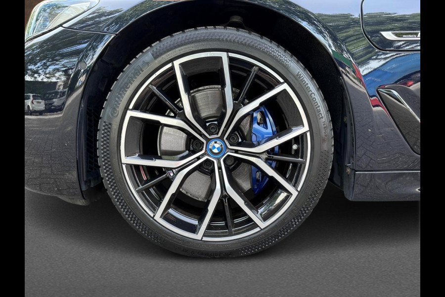 BMW 5 Serie Touring 530e xDrive Business Edition. M Sport Hybrid 292PK Carbonschwarz Pano dak Head up Display  Co Pilot Adaptive Suspension Laser Lights