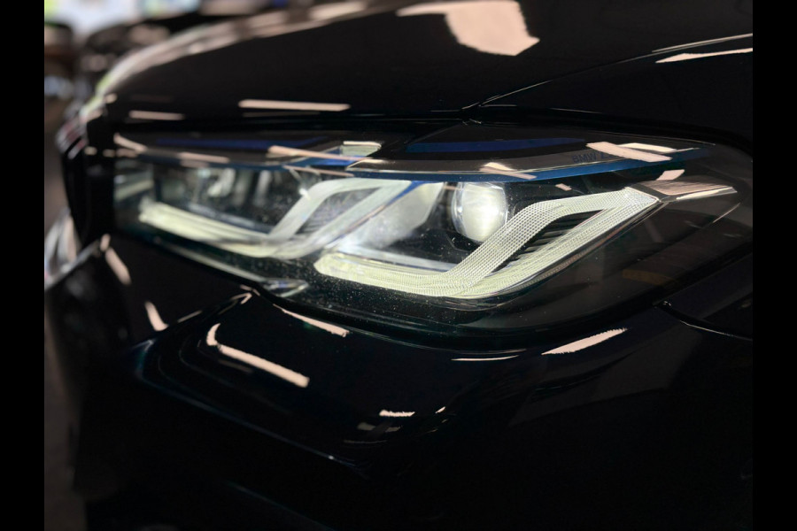 BMW 5 Serie Touring 530e xDrive Business Edition. M Sport Hybrid 292PK Carbonschwarz Pano dak Head up Display  Co Pilot Adaptive Suspension Laser Lights
