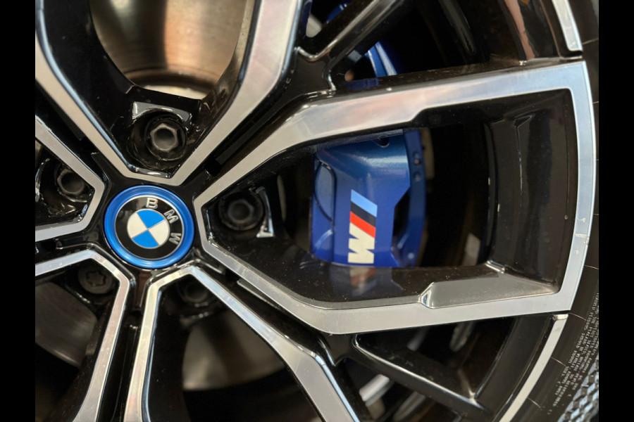 BMW 5 Serie Touring 530e xDrive Business Edition. M Sport Hybrid 292PK Carbonschwarz Pano dak Head up Display  Co Pilot Adaptive Suspension Laser Lights
