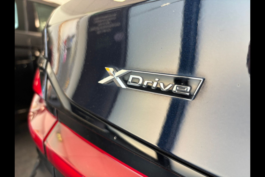 BMW 5 Serie Touring 530e xDrive Business Edition. M Sport Hybrid 292PK Carbonschwarz Pano dak Head up Display  Co Pilot Adaptive Suspension Laser Lights