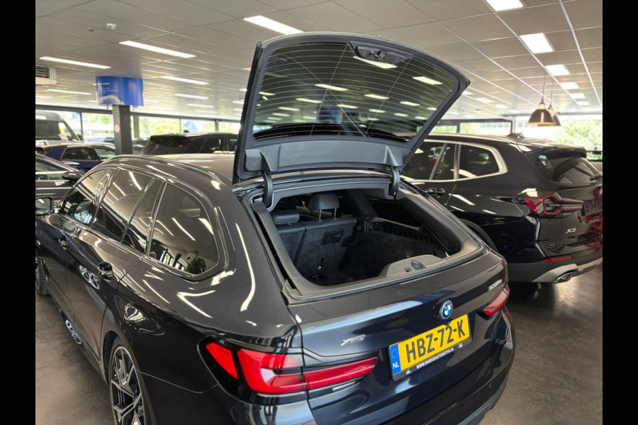 BMW 5 Serie Touring 530e xDrive Business Edition. M Sport Hybrid 292PK Carbonschwarz Pano dak Head up Display  Co Pilot Adaptive Suspension Laser Lights