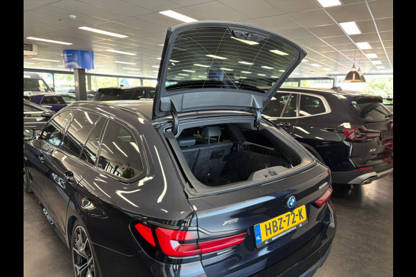 BMW 5 Serie Touring 530e xDrive Business Edition. M Sport Hybrid 292PK Carbonschwarz Pano dak Head up Display  Co Pilot Adaptive Suspension Laser Lights