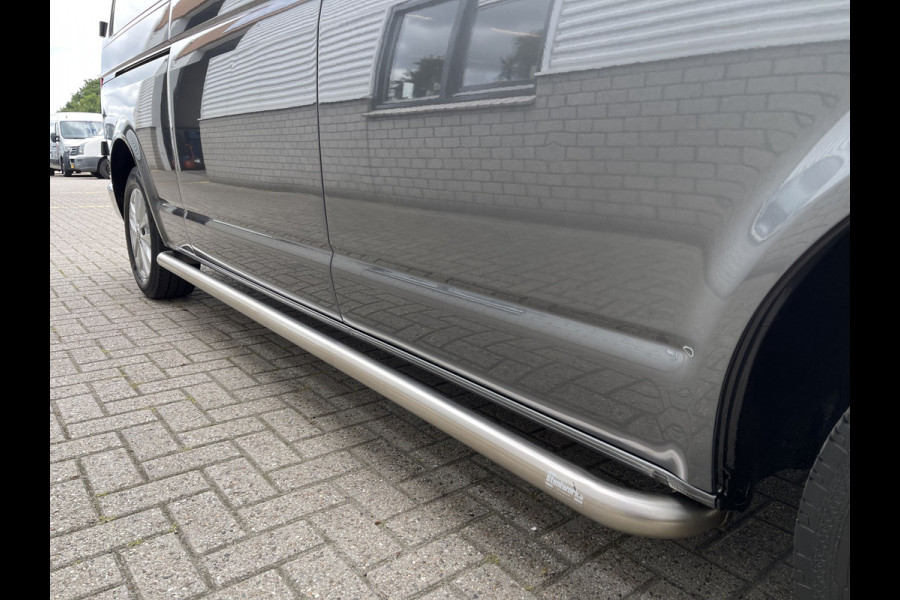 Volkswagen Transporter 2.0 TDI L2H1 30 DC 5 persoons / vaste prijs rijklaar € 27.950 ex btw / lease vanaf € 456 / grijs metallic / airco / cruise / Apple Carplay / lichtmetalen velgen / euro 6 / bpm vrij !