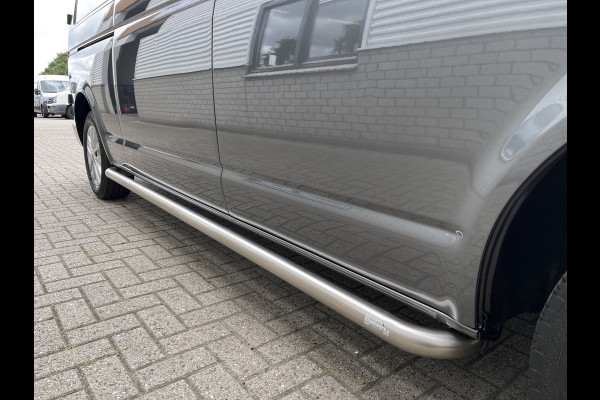 Volkswagen Transporter 2.0 TDI L2H1 30 DC 5 persoons / vaste prijs rijklaar € 27.950 ex btw / lease vanaf € 456 / grijs metallic / airco / cruise / Apple Carplay / lichtmetalen velgen / euro 6 / bpm vrij !