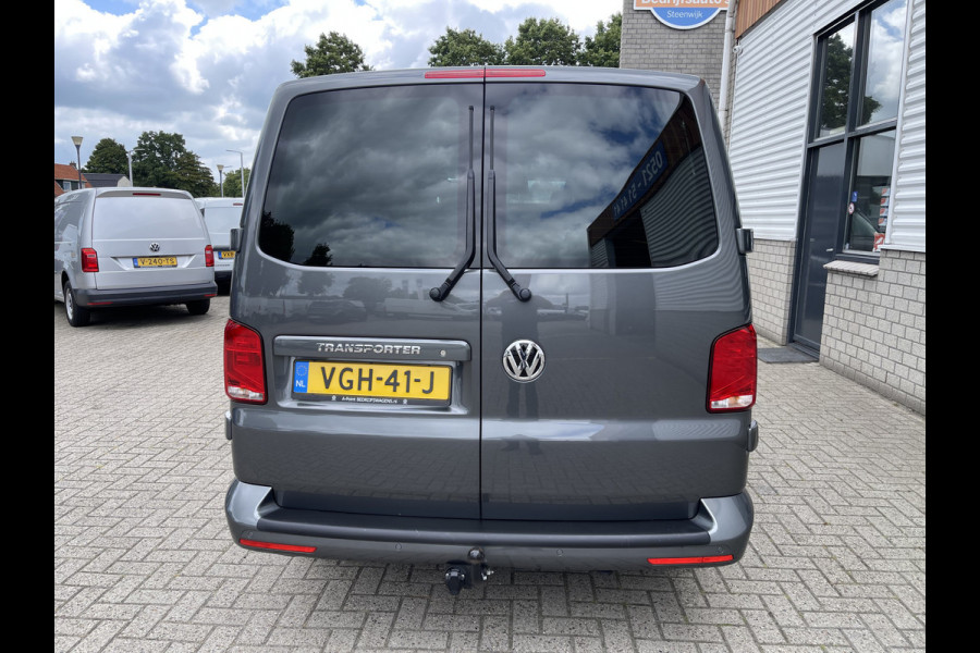 Volkswagen Transporter 2.0 TDI L2H1 30 DC 5 persoons / vaste prijs rijklaar € 27.950 ex btw / lease vanaf € 456 / grijs metallic / airco / cruise / Apple Carplay / lichtmetalen velgen / euro 6 / bpm vrij !