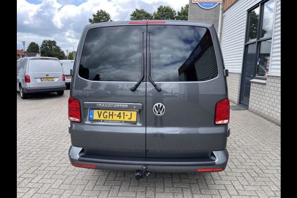 Volkswagen Transporter 2.0 TDI L2H1 30 DC 5 persoons / vaste prijs rijklaar € 27.950 ex btw / lease vanaf € 456 / grijs metallic / airco / cruise / Apple Carplay / lichtmetalen velgen / euro 6 / bpm vrij !