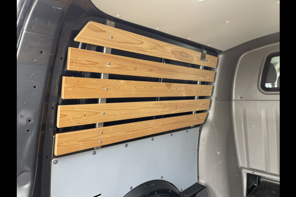 Volkswagen Transporter 2.0 TDI L2H1 30 DC 5 persoons / vaste prijs rijklaar € 27.950 ex btw / lease vanaf € 456 / grijs metallic / airco / cruise / Apple Carplay / lichtmetalen velgen / euro 6 / bpm vrij !