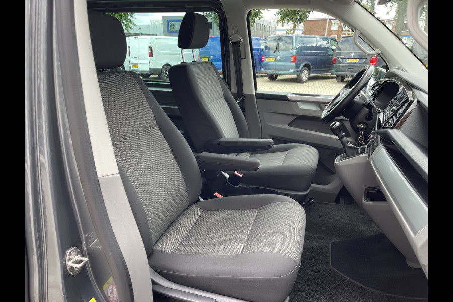 Volkswagen Transporter 2.0 TDI L2H1 30 DC 5 persoons / vaste prijs rijklaar € 27.950 ex btw / lease vanaf € 456 / grijs metallic / airco / cruise / Apple Carplay / lichtmetalen velgen / euro 6 / bpm vrij !