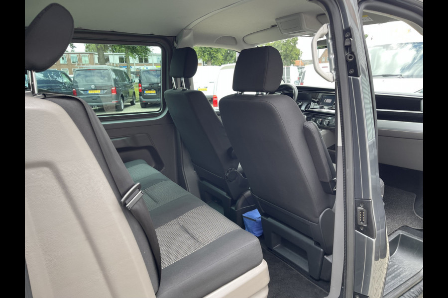 Volkswagen Transporter 2.0 TDI L2H1 30 DC 5 persoons / vaste prijs rijklaar € 27.950 ex btw / lease vanaf € 456 / grijs metallic / airco / cruise / Apple Carplay / lichtmetalen velgen / euro 6 / bpm vrij !