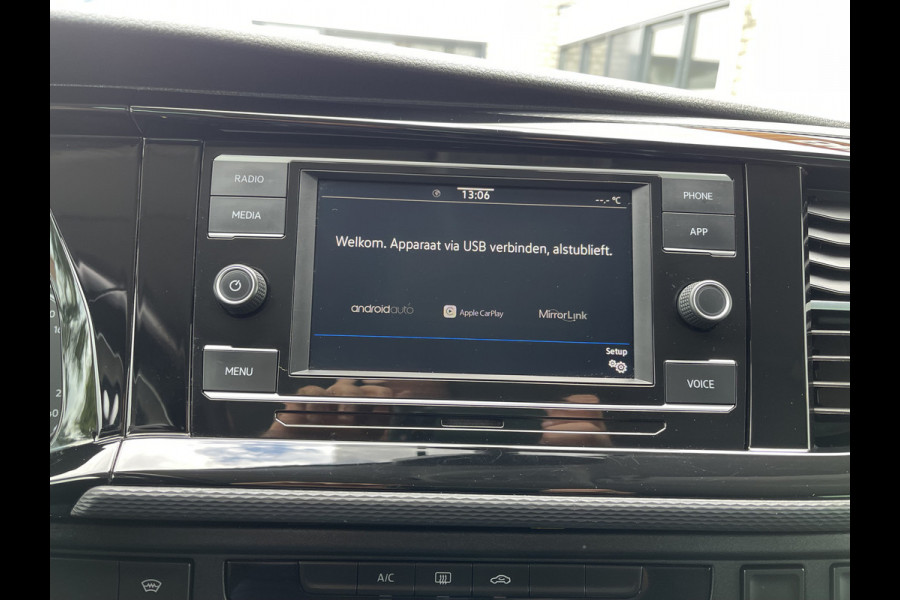 Volkswagen Transporter 2.0 TDI L2H1 30 DC 5 persoons / vaste prijs rijklaar € 27.950 ex btw / lease vanaf € 456 / grijs metallic / airco / cruise / Apple Carplay / lichtmetalen velgen / euro 6 / bpm vrij !