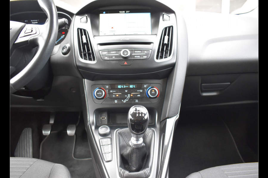 Ford Focus Wagon 1.5 150pk Titanium / Carplay / Navigatie / Keyless / PDC v+a / Trekhaak
