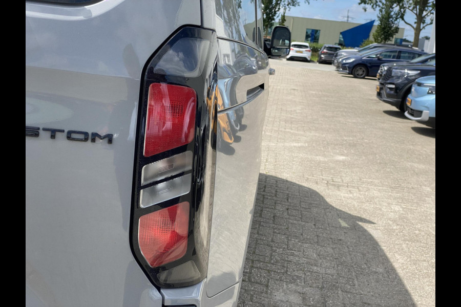 Ford Transit Custom 340 2.5 PHEV L2H1 Limited 233pk Zuid |  Kombi | Incl. BTW/BPM | Dubbele zijschuifdeur | Privacy Glass | Inklapbare trekhaak | 17 inch lichtmetalen velgen | Driver Assistance Pack Premium | Verwarmbaar stuurwiel