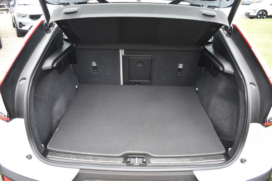Volvo C40 Recharge Twin Ultimate 82 kWh 408 PK Woolblend | ACC | Pano Dak | Trekhaak | Stoel Stuur verwarming |360 Camera | 19 inch