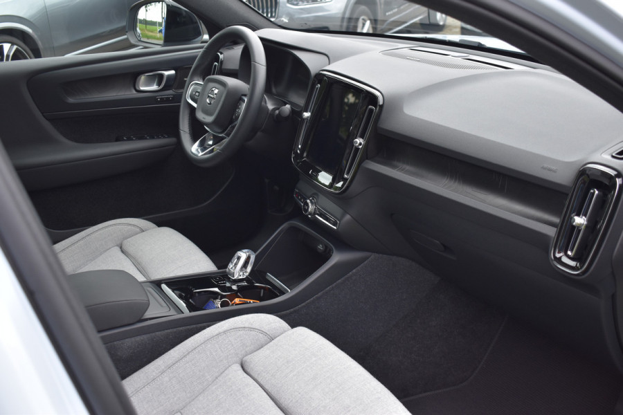 Volvo C40 Recharge Twin Ultimate 82 kWh 408 PK Woolblend | ACC | Pano Dak | Trekhaak | Stoel Stuur verwarming |360 Camera | 19 inch