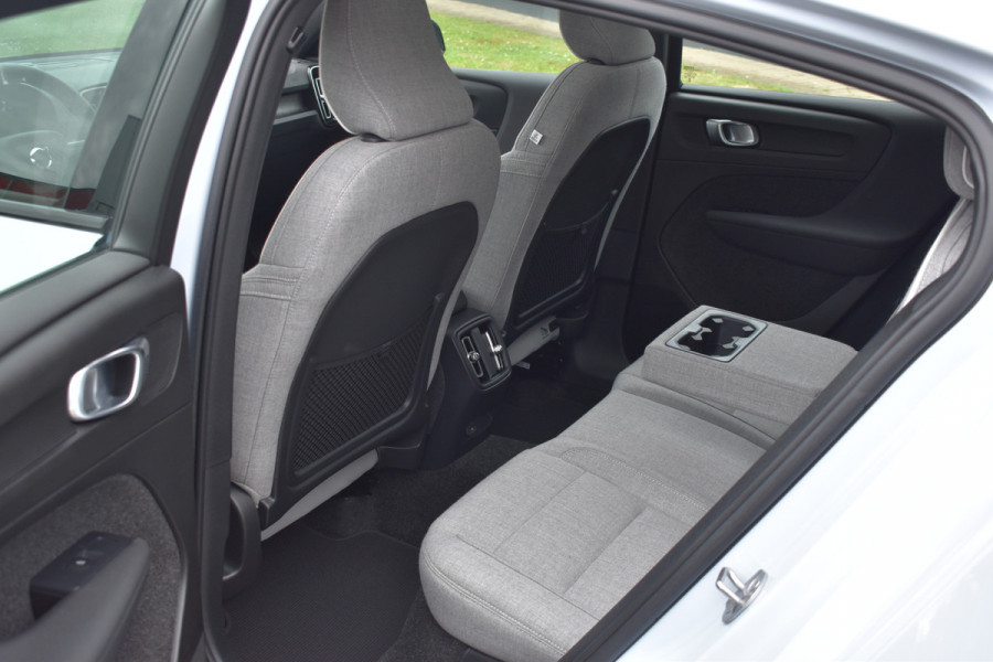 Volvo C40 Recharge Twin Ultimate 82 kWh 408 PK Woolblend | ACC | Pano Dak | Trekhaak | Stoel Stuur verwarming |360 Camera | 19 inch