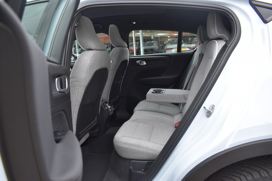 Volvo C40 Recharge Twin Ultimate 82 kWh 408 PK Woolblend | ACC | Pano Dak | Trekhaak | Stoel Stuur verwarming |360 Camera | 19 inch