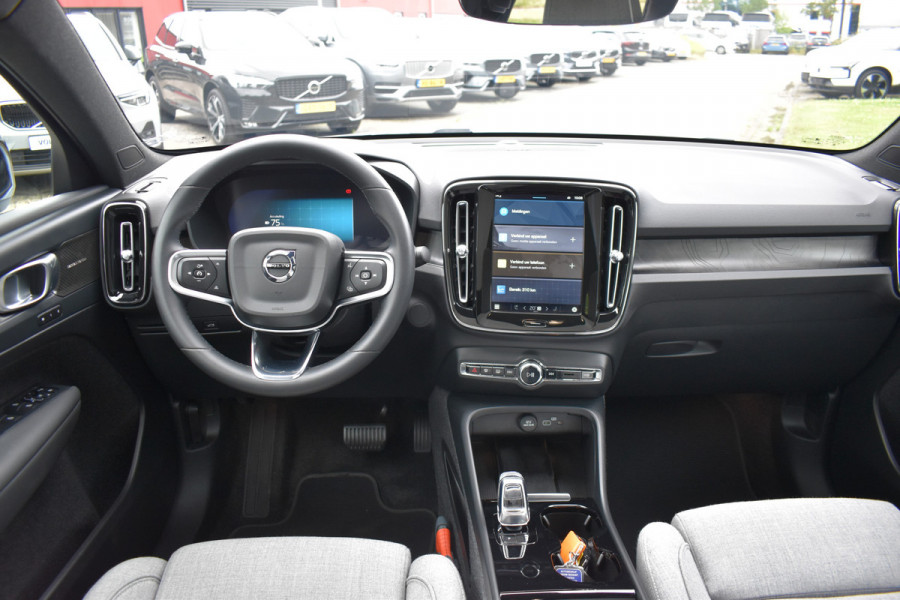 Volvo C40 Recharge Twin Ultimate 82 kWh 408 PK Woolblend | ACC | Pano Dak | Trekhaak | Stoel Stuur verwarming |360 Camera | 19 inch