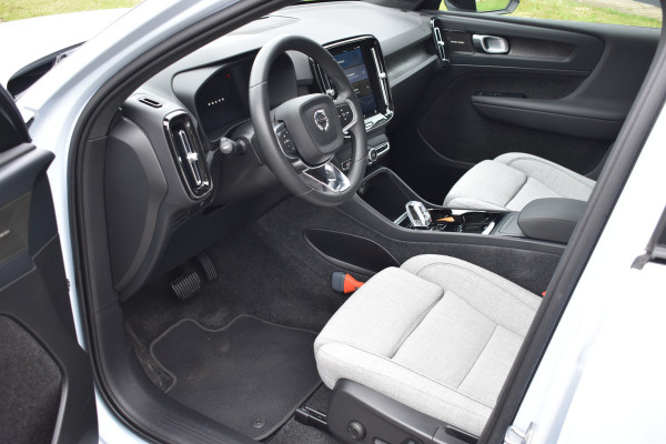 Volvo C40 Recharge Twin Ultimate 82 kWh 408 PK Woolblend | ACC | Pano Dak | Trekhaak | Stoel Stuur verwarming |360 Camera | 19 inch