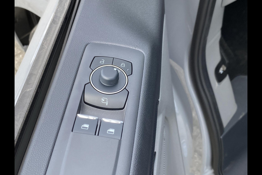 Ford Transit Custom 340 2.5 PHEV L2H1 Limited 233pk Zuid |  Kombi | Incl. BTW/BPM | Dubbele zijschuifdeur | Privacy Glass | Inklapbare trekhaak | 17 inch lichtmetalen velgen | Driver Assistance Pack Premium | Verwarmbaar stuurwiel