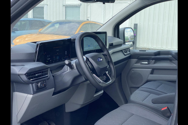 Ford Transit Custom 340 2.5 PHEV L2H1 Limited 233pk Zuid |  Kombi | Incl. BTW/BPM | Dubbele zijschuifdeur | Privacy Glass | Inklapbare trekhaak | 17 inch lichtmetalen velgen | Driver Assistance Pack Premium | Verwarmbaar stuurwiel