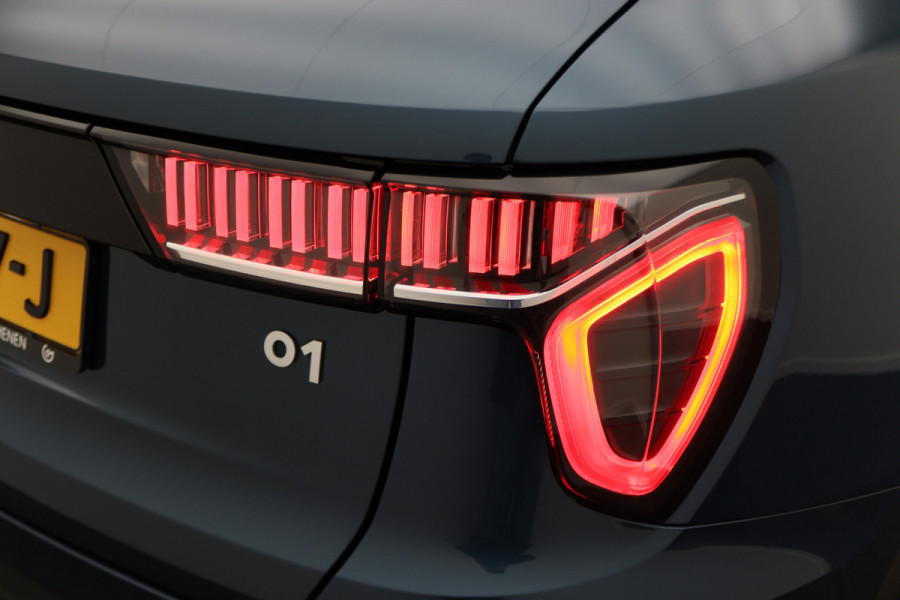 Lynk & Co 01 1.5 Plug-in Hybrid Automaat Two-Tone, 360° Camera, Panoramadak, ACC, Keyless, Navigatie, PDC, LED, 20''