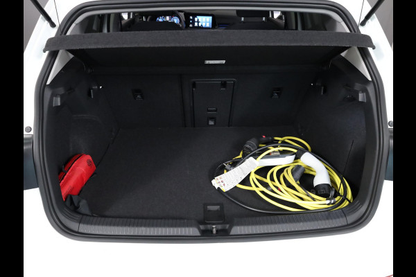 Volkswagen Golf 1.4 eHybrid Style 204 pk Automaat (DSG) | Navigatie | Parkeersensoren | Adaptieve cruise control | Stoelverwarming |