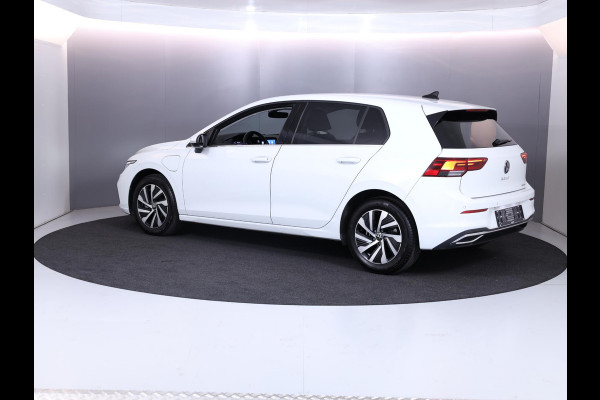 Volkswagen Golf 1.4 eHybrid Style 204 pk Automaat (DSG) | Navigatie | Parkeersensoren | Adaptieve cruise control | Stoelverwarming |