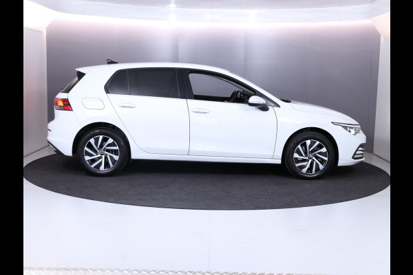 Volkswagen Golf 1.4 eHybrid Style 204 pk Automaat (DSG) | Navigatie | Parkeersensoren | Adaptieve cruise control | Stoelverwarming |
