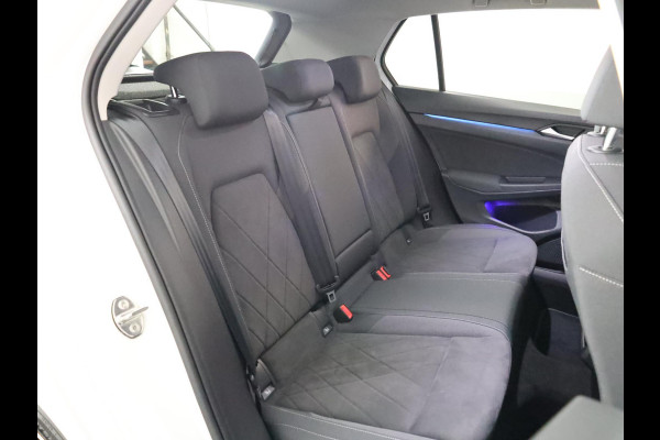 Volkswagen Golf 1.4 eHybrid Style 204 pk Automaat (DSG) | Navigatie | Parkeersensoren | Adaptieve cruise control | Stoelverwarming |