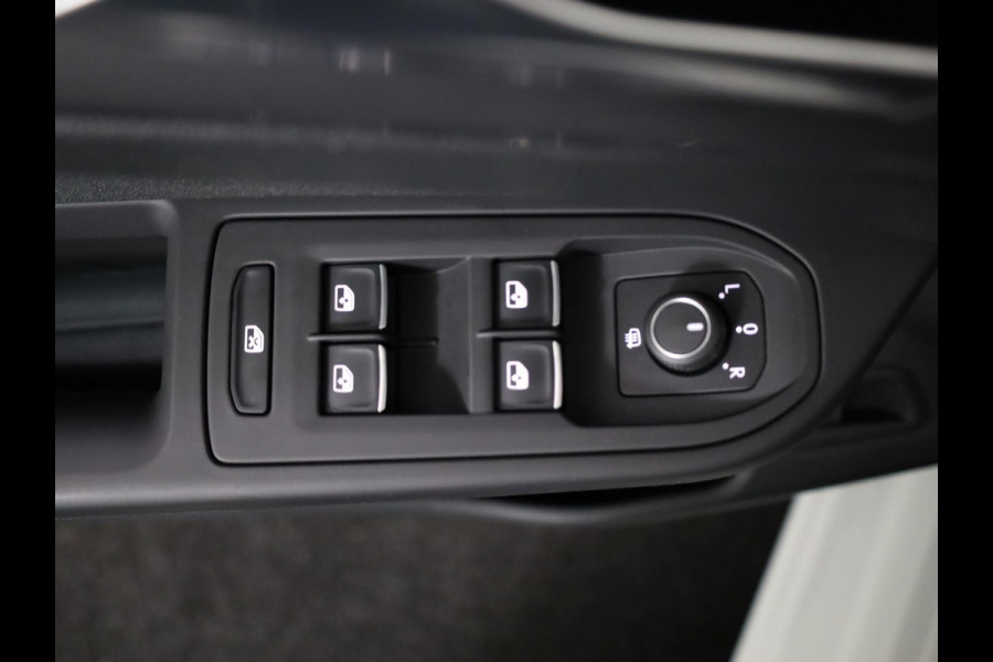 Volkswagen Golf 1.4 eHybrid Style 204 pk Automaat (DSG) | Navigatie | Parkeersensoren | Adaptieve cruise control | Stoelverwarming |