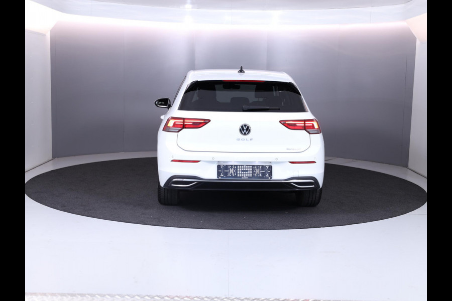 Volkswagen Golf 1.4 eHybrid Style 204 pk Automaat (DSG) | Navigatie | Parkeersensoren | Adaptieve cruise control | Stoelverwarming |