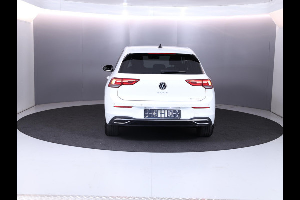 Volkswagen Golf 1.4 eHybrid Style 204 pk Automaat (DSG) | Navigatie | Parkeersensoren | Adaptieve cruise control | Stoelverwarming |