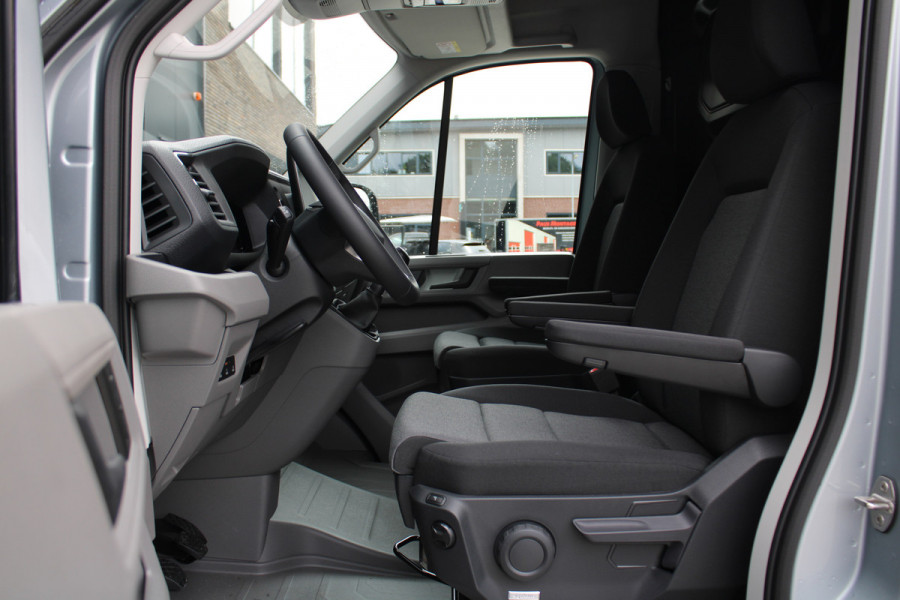 Volkswagen Crafter 35 2.0 TDI L4H3 Highline 177pk - Navi - Geveerde Stoelen - Adaptive Cruise - Blind Spot - Camera - Trekhaak - LM velgen - Rijkla