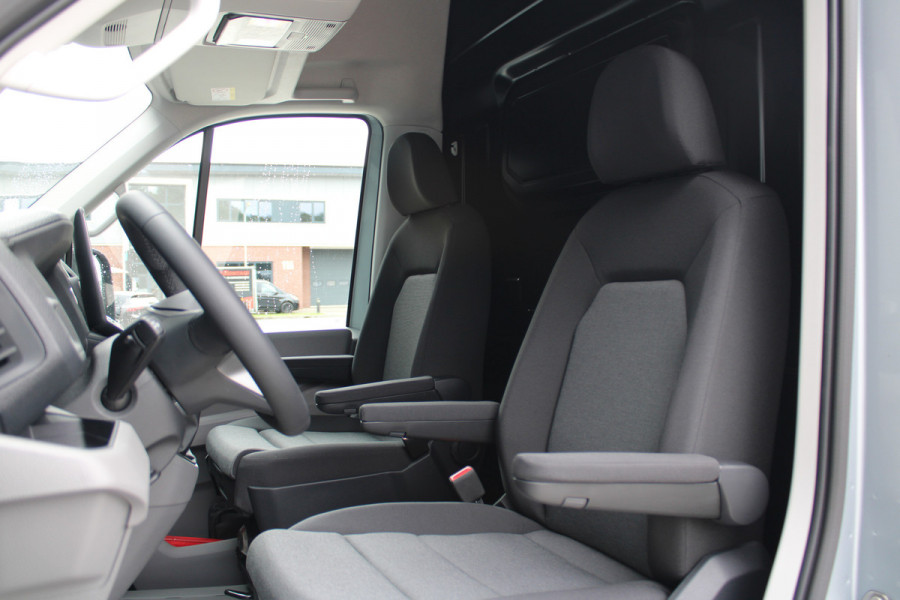 Volkswagen Crafter 35 2.0 TDI L4H3 Highline 177pk - Navi - Geveerde Stoelen - Adaptive Cruise - Blind Spot - Camera - Trekhaak - LM velgen - Rijkla