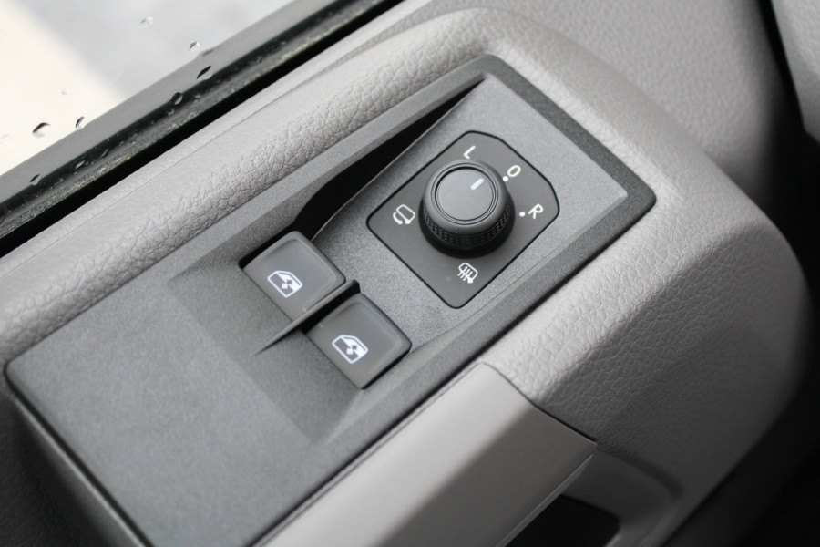 Volkswagen Crafter 35 2.0 TDI L4H3 Highline 177pk - Navi - Geveerde Stoelen - Adaptive Cruise - Blind Spot - Camera - Trekhaak - LM velgen - Rijkla