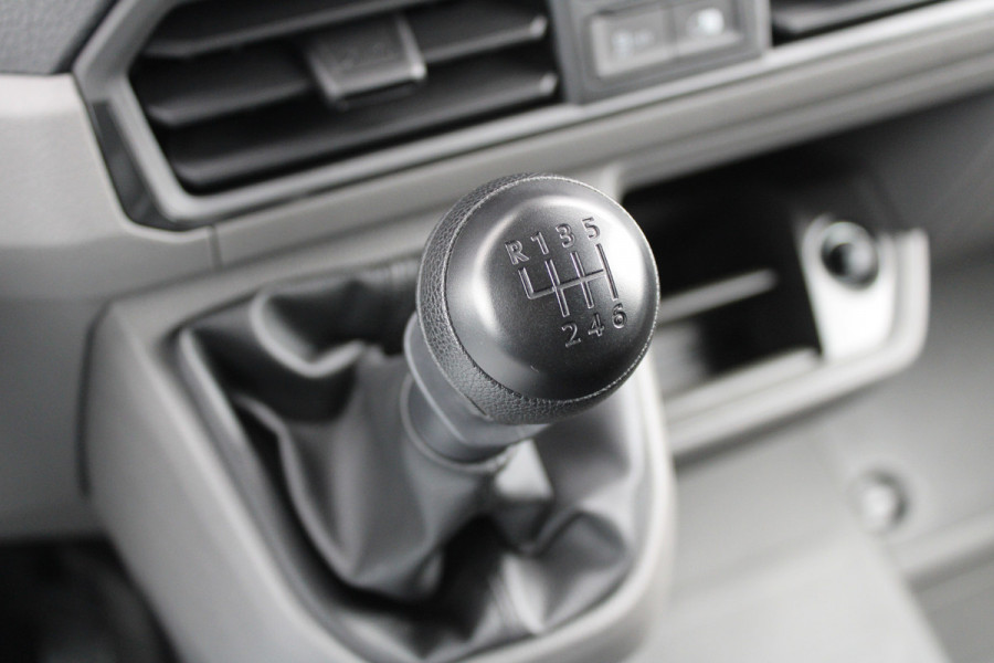 Volkswagen Crafter 35 2.0 TDI L4H3 Highline 177pk - Navi - Geveerde Stoelen - Adaptive Cruise - Blind Spot - Camera - Trekhaak - LM velgen - Rijkla