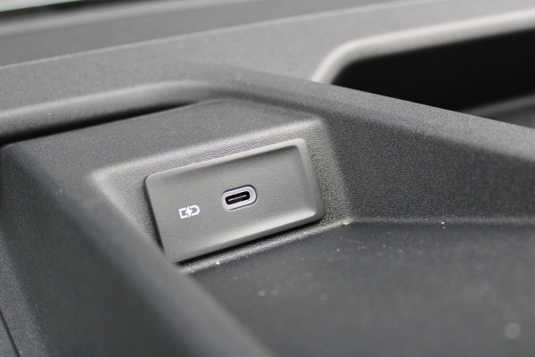 Volkswagen Crafter 35 2.0 TDI L4H3 Highline 177pk - Navi - Geveerde Stoelen - Adaptive Cruise - Blind Spot - Camera - Trekhaak - LM velgen - Rijkla