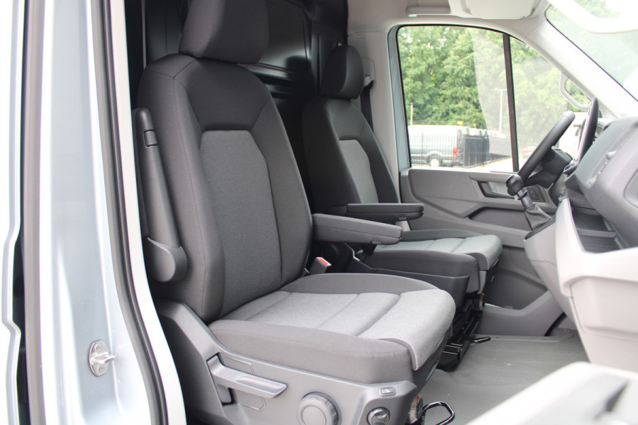 Volkswagen Crafter 35 2.0 TDI L4H3 Highline 177pk - Navi - Geveerde Stoelen - Adaptive Cruise - Blind Spot - Camera - Trekhaak - LM velgen - Rijkla