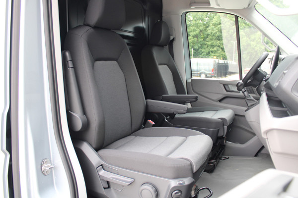 Volkswagen Crafter 35 2.0 TDI L4H3 Highline 177pk - Navi - Geveerde Stoelen - Adaptive Cruise - Blind Spot - Camera - Trekhaak - LM velgen - Rijkla