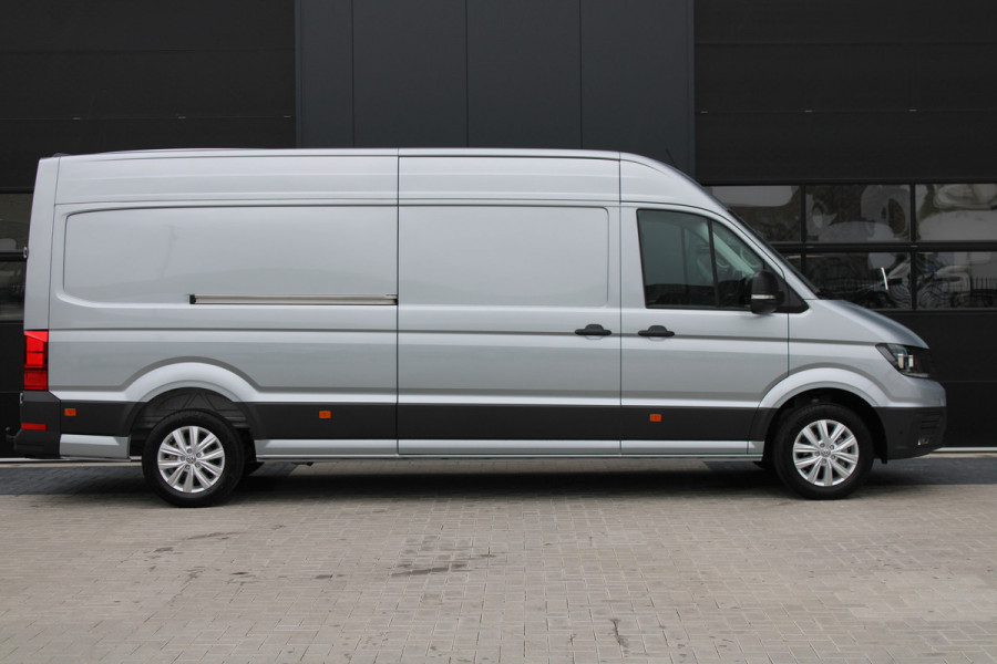 Volkswagen Crafter 35 2.0 TDI L4H3 Highline 177pk - Navi - Geveerde Stoelen - Adaptive Cruise - Blind Spot - Camera - Trekhaak - LM velgen - Rijkla